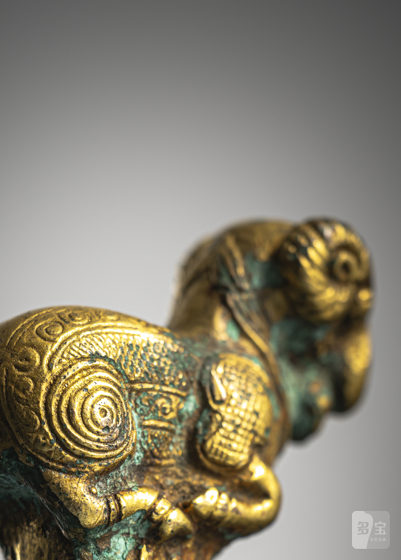 A RARE GILT-BRONZE 'RAM' ZITHER TUNING KEY - 图4